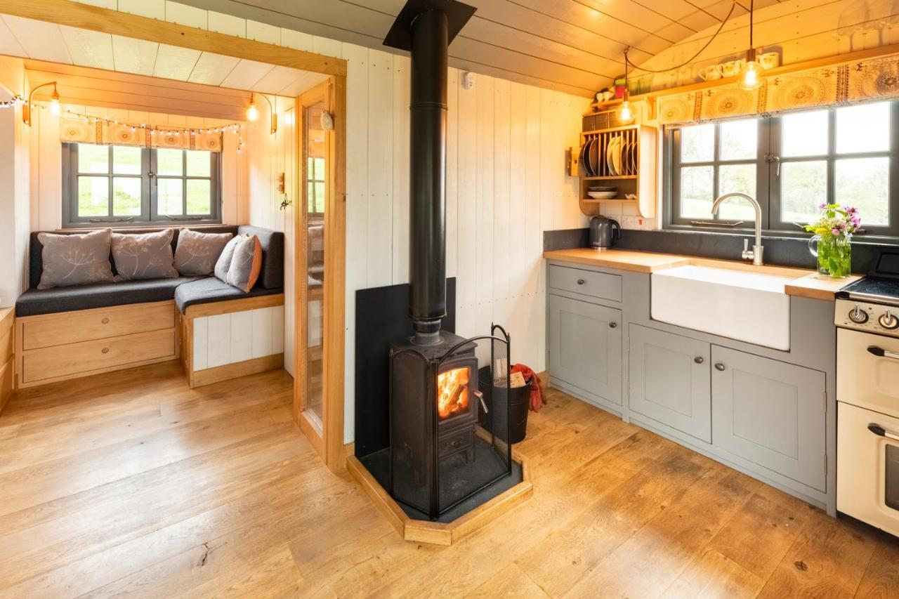 Tilbury Shepherd Huts With Hot Tubs Plus Holiday Cottages West Bagborough Екстер'єр фото