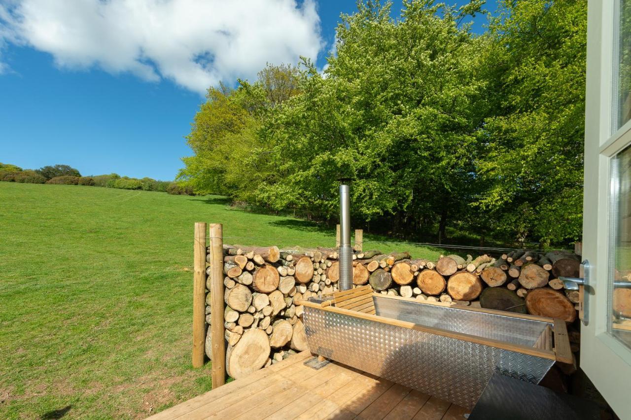 Tilbury Shepherd Huts With Hot Tubs Plus Holiday Cottages West Bagborough Екстер'єр фото